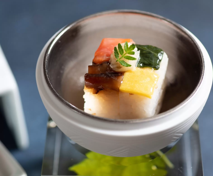 こだわりのモダン懐石料理や朝ごはんは必見