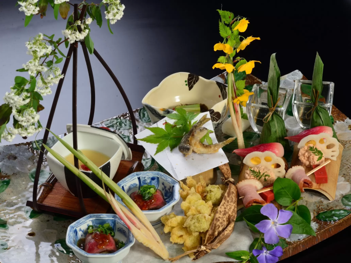 しゃぶしゃぶや伊勢海老など豪華な夕食は見逃せない