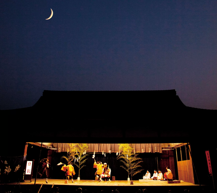 【由布院】沉醉於傳統舞蹈的魅力!每月兩場定期上演的「神樂」表演,讓您盡情享受歡樂。