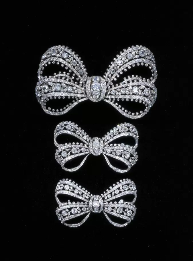 鑽石蝴蝶結形裝飾（3件組） 俄羅斯製 約1760年 銀、鑽石 最大蝴蝶結 H. 6.9 x 11.9 x 2.3 cm