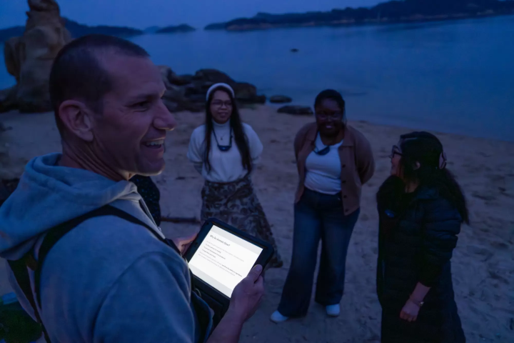 A special night tour to experience the bioluminescent plankton and sea fireflies of the Seto Inland Sea.