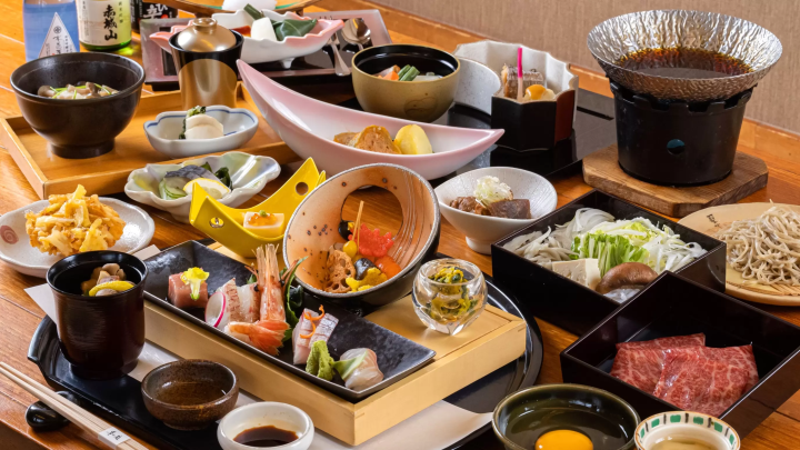 月替わりで旬の食材を堪能できる食事は必見