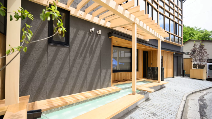 湯畑からすぐ！アクセス抜群と人気「湯川テラス」