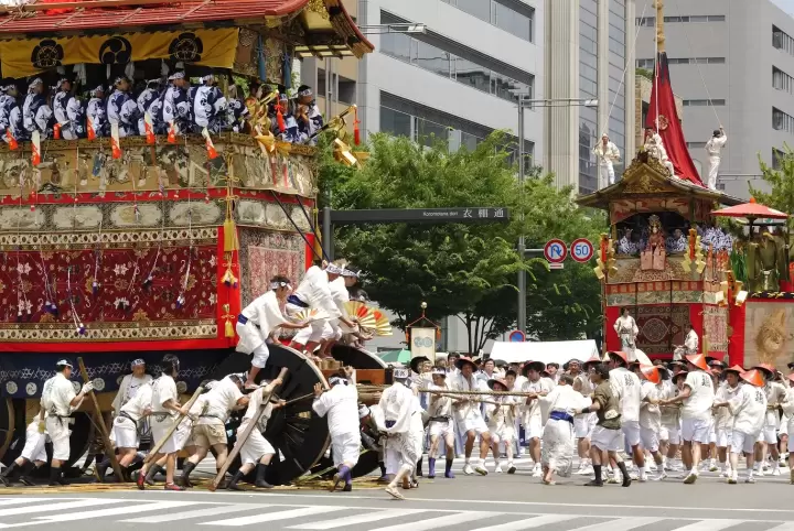 【2026最新】祇園祭山鉾旁的「五感美食盛宴」｜「京都咕嘟咕嘟四條店」道地京都家常菜