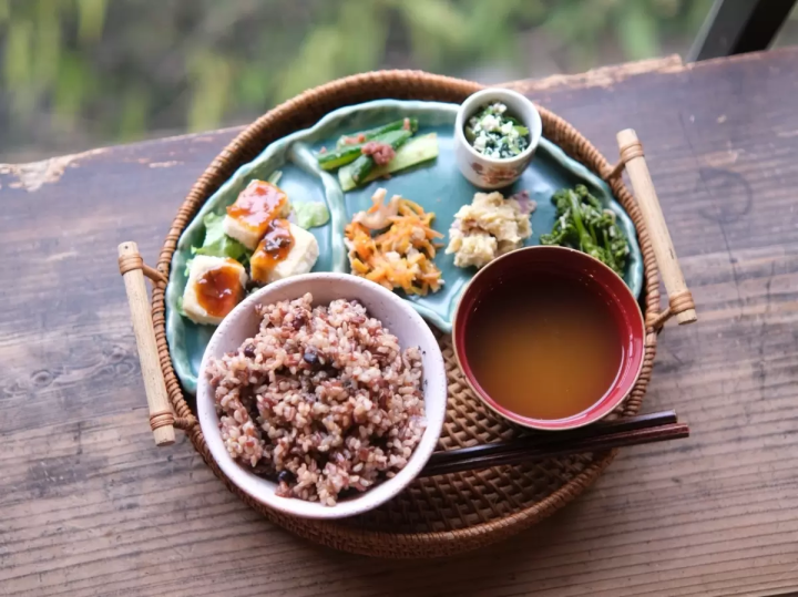 純素食、素食和穆斯林友善菜單指南