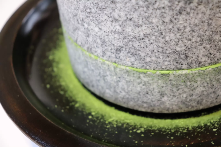Experience the charm of Japanese tea in the Kurashiki Bikan Historical Quarter! Discover the allure of Japanese tea by making stone-ground matcha at "Cha Terrace".
