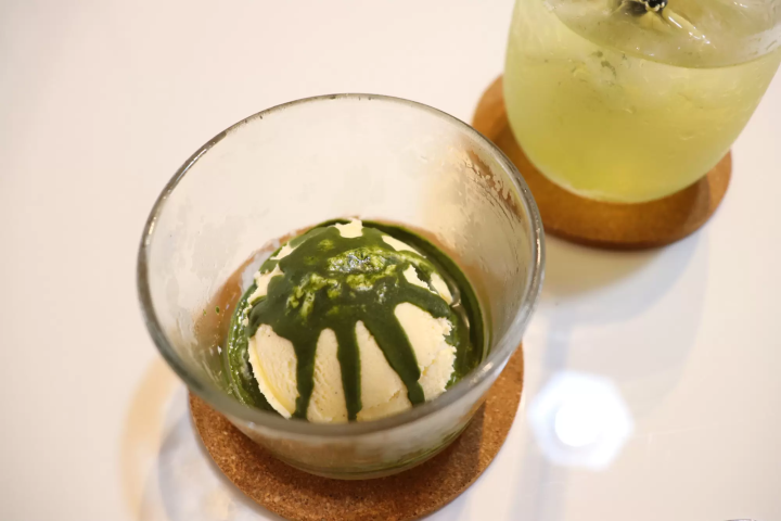 Experience the charm of Japanese tea in the Kurashiki Bikan Historical Quarter! Discover the allure of Japanese tea by making stone-ground matcha at "Cha Terrace".