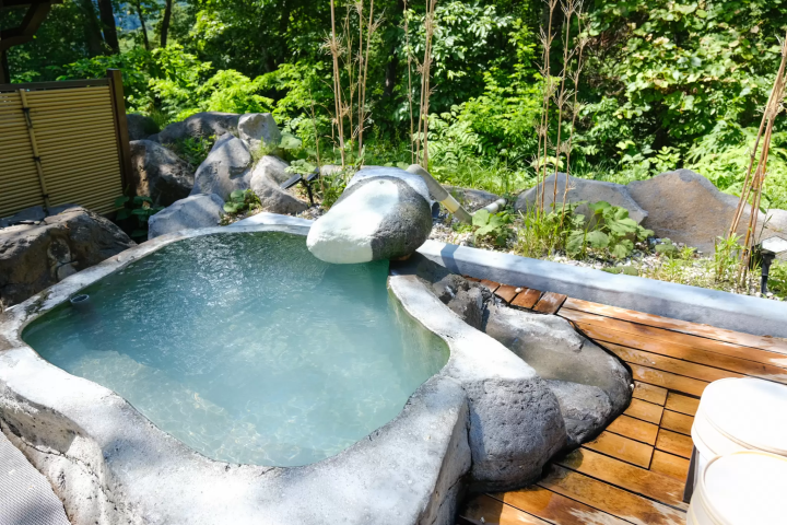 【山形，藏王】泡完溫泉後神清氣爽！推薦一日遊溫泉和住宿，體驗東北酸性最強的硫磺溫泉。