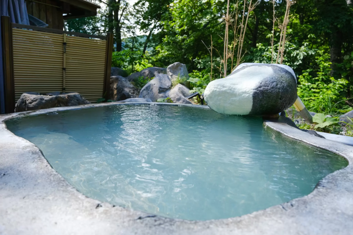 【山形，藏王】泡完溫泉後神清氣爽！推薦一日遊溫泉和住宿，體驗東北酸性最強的硫磺溫泉。