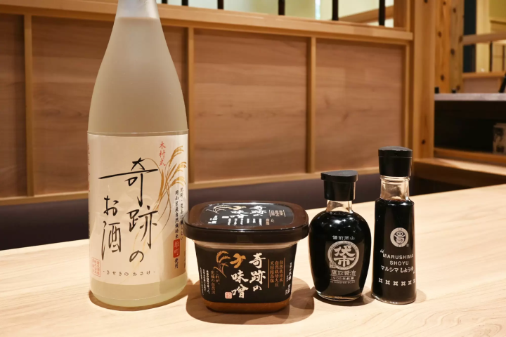 Sushi Sushi Yukan, a conveyor belt sushi restaurant originating in Okayama , is packed with special touches. Enjoy rice served at body temperature and fresh bluefin tuna!