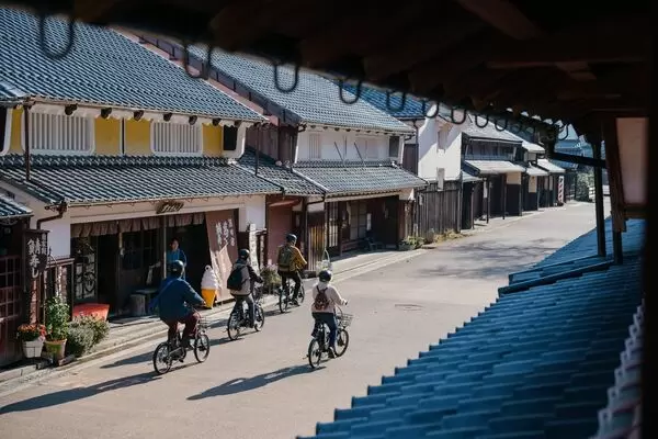 Uwari Cycling Adventure: A cycling experience through the rural landscapes of Fukui.