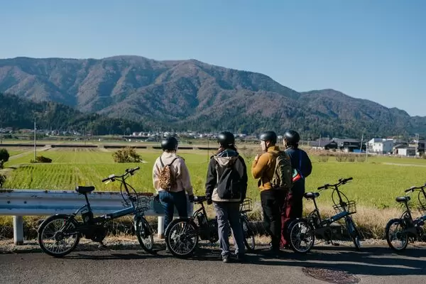 Uwari Cycling Adventure: A cycling experience through the rural landscapes of Fukui.