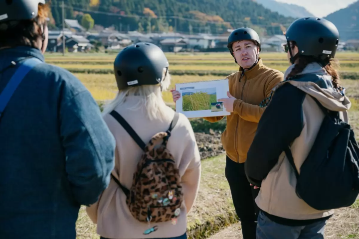 Uwari Cycling Adventure: A cycling experience through the rural landscapes of Fukui.