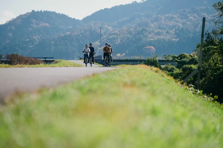 Uwari Cycling Adventure: A cycling experience through the rural landscapes of Fukui.