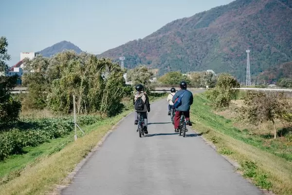 Uwari Cycling Adventure: A cycling experience through the rural landscapes of Fukui.