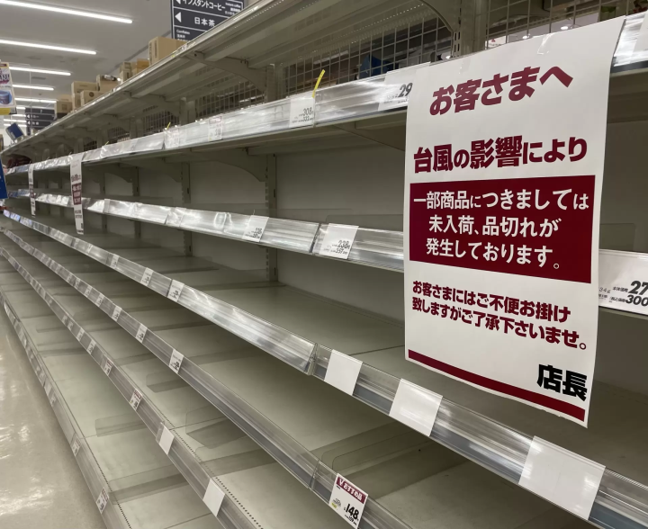 日本遇到颱風怎麼辦?訪日旅客必看的停班停課、交通停駛與應變指南