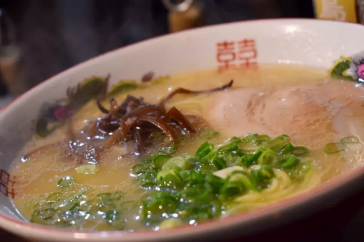 하카타의 길거리 음식점을 탐방하는 건 정말 재밌어요! 꼭 가봐야 할 맛집과 맛있게 즐기는 팁을 알려주세요!