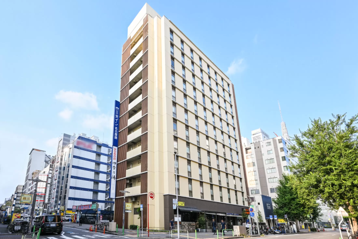 If you want to enjoy nightlife and shopping, Nishiki to the Sakae area for the Sanco-Inn Nagoya Nishiki, which features a large public bath.