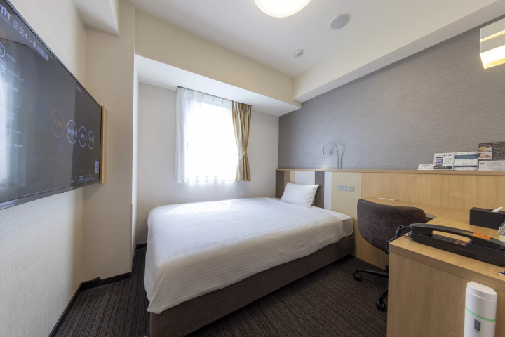 If you want to enjoy nightlife and shopping, Nishiki to the Sakae area for the Sanco-Inn Nagoya Nishiki, which features a large public bath.