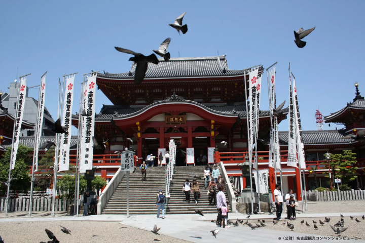 The "Daihiden" is the main hall of Osu Kannon Temple where the principal image, the Holy Kannon, is enshrined.