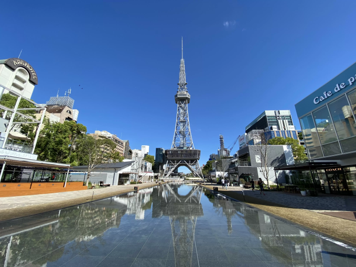 At Mizube Hiroba, you can take photos of the TV Tower reflected on the water's surface. (There may be no water on some days.)