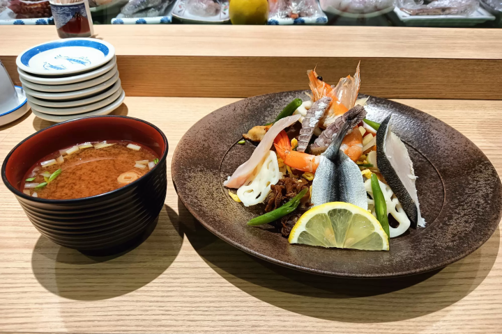 Four restaurants near JR Okayama Station where you can eat "Okayama Barazushi"