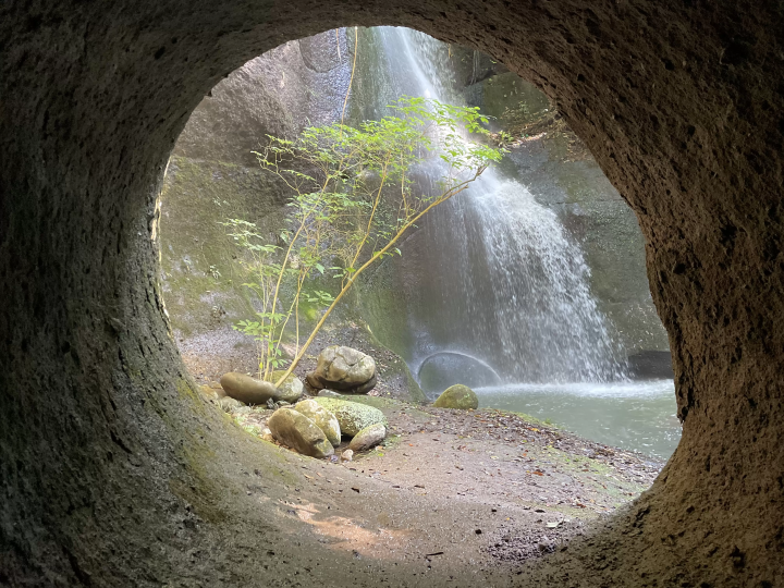 【来自由布院的夏日】只有知情者才知道的清凉之地！隧道尽头的秘密瀑布