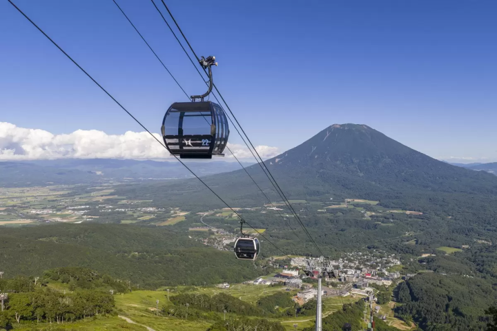完美的夏日之旅，饱览令人叹为观止的美景，体验精彩纷呈的活动，品尝美味佳肴！带您领略“新雪谷东急格兰比罗夫”的最佳夏日度假体验。