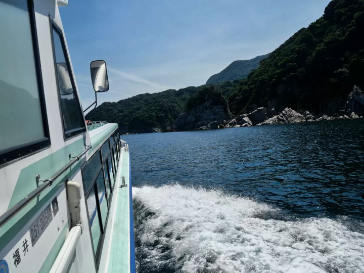 【小浜市】享受清爽的游船之旅,欣赏令人叹为观止的悬崖美景:“索托门游船”
