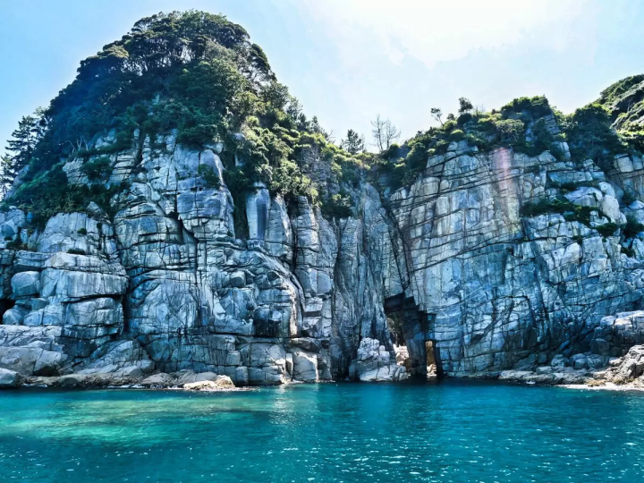 【小浜市】享受清爽的游船之旅,欣赏令人叹为观止的悬崖美景:“索托门游船”