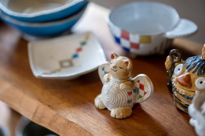 [30 minutes by train from Nagoya] Tokoname ware souvenir guide! How to choose teapots, tableware, and Beckoning Cat figurines.