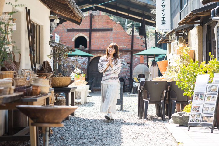 [30 minutes by train from Nagoya] Tokoname ware souvenir guide! How to choose teapots, tableware, and Beckoning Cat figurines.