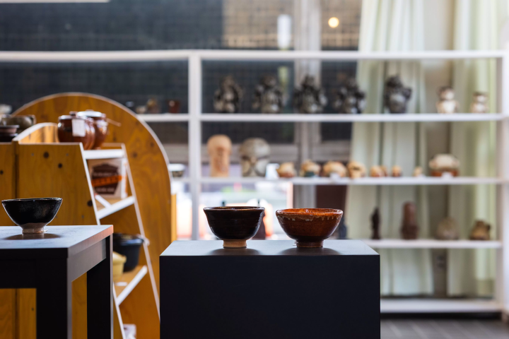 [30 minutes by train from Nagoya] Tokoname ware souvenir guide! How to choose teapots, tableware, and Beckoning Cat figurines.