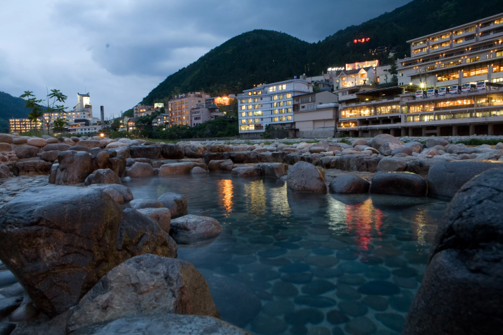 [2027年2月]下吕温泉合掌村冬季灯光秀