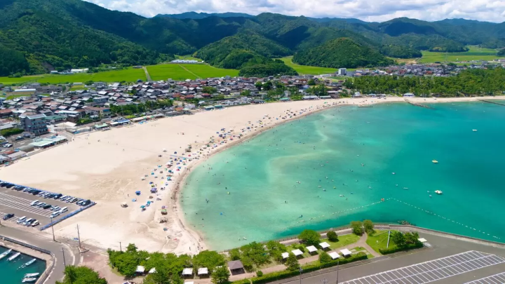高濱海灘旅遊季完全指南:盡情享受福井美麗的海岸線和清澈的海水!