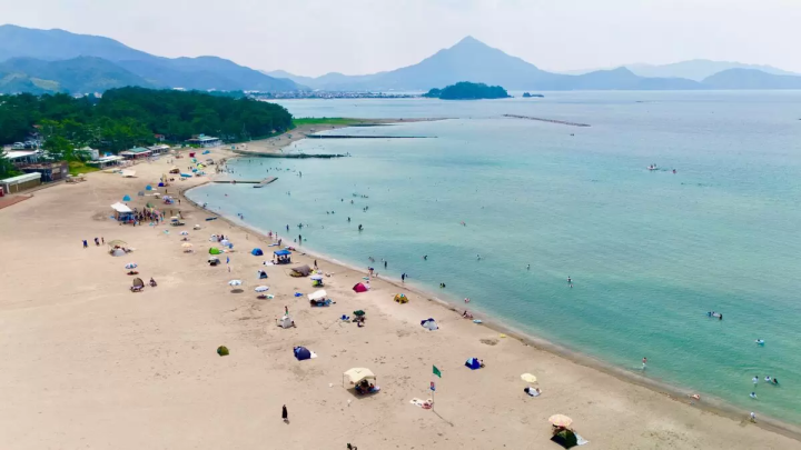 高濱海灘旅遊季完全指南:盡情享受福井美麗的海岸線和清澈的海水!