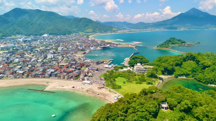 高濱海灘旅遊季完全指南:盡情享受福井美麗的海岸線和清澈的海水!