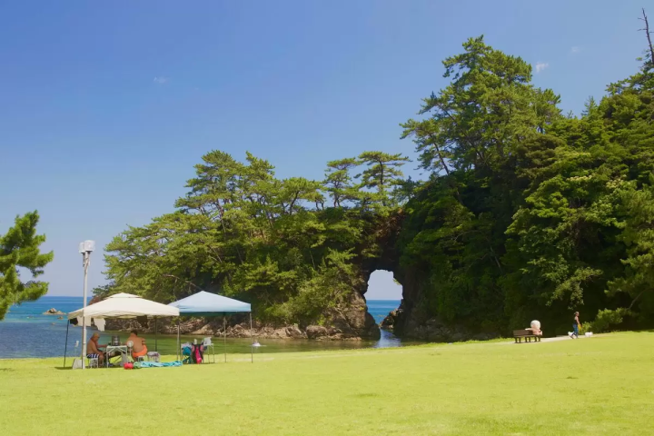 高濱海灘旅遊季完全指南:盡情享受福井美麗的海岸線和清澈的海水!