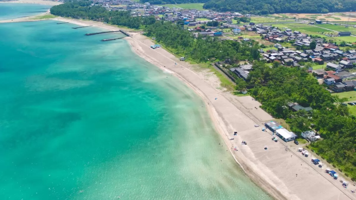 高濱海灘旅遊季完全指南:盡情享受福井美麗的海岸線和清澈的海水!