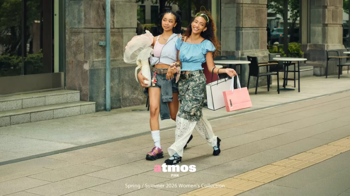 일본에서 운동화를 구매하신다면 "atmos"에 가보세요! atmos에서만 만나볼 수 있는 특별한 상품들이 다양하게 준비되어 있습니다!