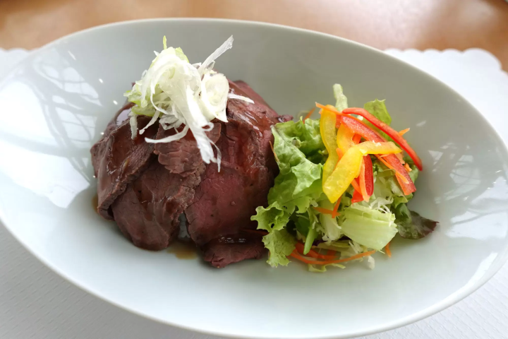 「ひるぜんジャージーランド」で味わう希少なジャージー牛肉と濃厚ソフトクリーム