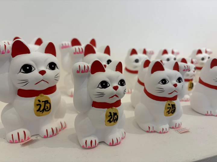 แมวกวัก) - สีขาว - 2,200 เยน (รวมภาษีแล้ว)