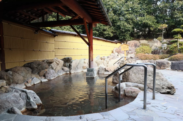 如果您想在岡山縣南部享受天然溫泉,請前往「和之和氣鵜飼谷溫泉 (Wake Ugaidani Onsen)」。他們的懷石料理和午餐也備受好評!