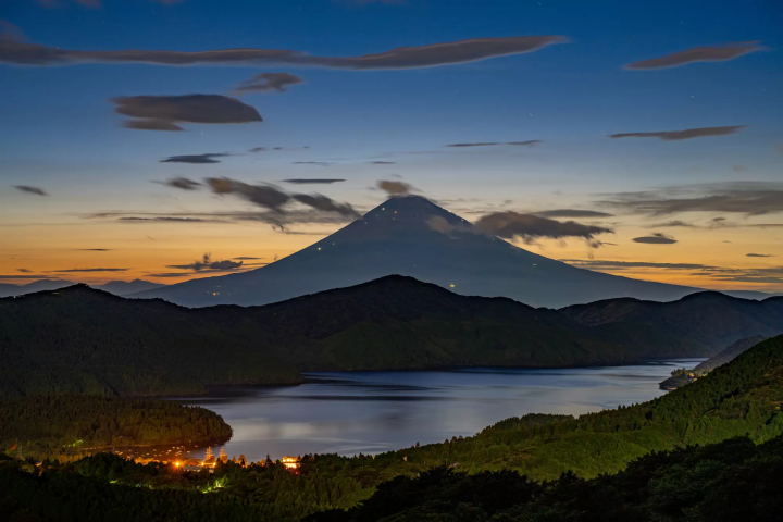 美麗的富士山傍晚景色