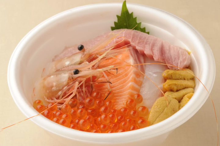 Aomori Nokkedon: A Fresh Build-Your-Own Seafood Bowl