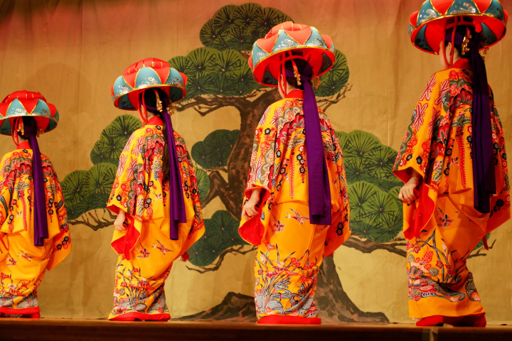 Experience the charm of Okinawa's traditional performing art, "Ryukyu Dance." (August 17, 2026)
