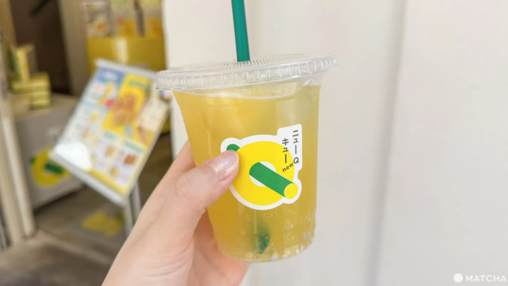 清涼的鳳梨氣泡果汁