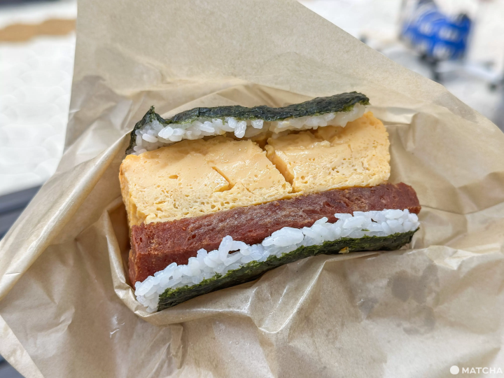 厚厚的玉子燒夾著午餐肉，一拿到手就可以感受扎實度