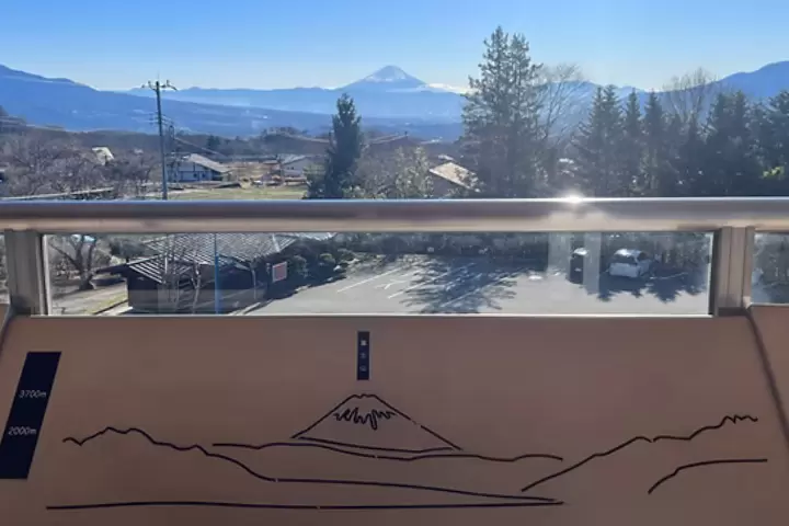 富士山景色2：从三分一涌水博物馆的观景台上看到的富士山 