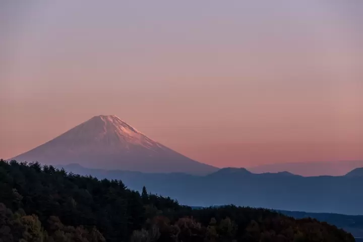 【距东京两小时车程】追寻北杜市富士山的壮丽景色 | 秋季火车与徒步之旅
